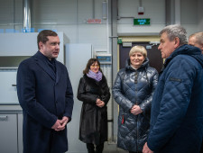 губернатор Алексей Островский ознакомился с ходом реализации инвестиционного проекта на предприятии «ТАУ-С» в Смоленском районе - фото - 1
