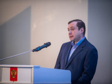 губернатор Алексей Островский принял участие в расширенном заседании городского родительского Совета - фото - 1