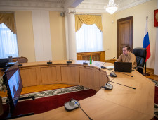 губернатор Алексей Островский провел прямой эфир с жителями Угранского района - фото - 1