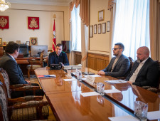 губернатор Алексей Островский провел совещание по вопросу ремонта колодцев в сельской местности - фото - 1