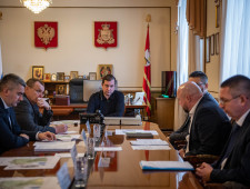 губернатор Алексей Островский провел оперативное совещание по вопросам Государственного историко-культурного и природного музея-заповедника «Хмелита» - фото - 1