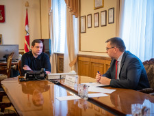 губернатор Алексей Островский провел рабочее совещание по вопросам поддержки инвестиционных проектов в сфере АПК - фото - 1