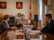 губернатор Алексей Островский провел совещание по вопросу проведения юбилейных Общественно-научных чтений, посвященных памяти Ю.А.Гагарина - фото - 1