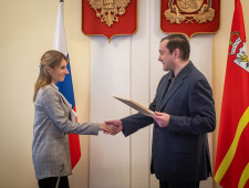 губернатор Алексей Островский вручил награды победителям конкурса "Будущее Смоленщины" - фото - 1