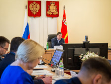 губернатор Алексей Островский провел рабочее совещание с главами муниципальных образований - фото - 1