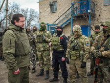 губернатор Алексей Островский поздравил смоленских военнослужащих с Днём защитника Отечества в зоне СВО - фото - 1