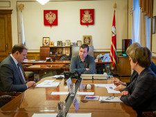 губернатор Алексей Островский провел рабочую встречу с ректором СмолГУ Михаилом Артеменковым - фото - 1