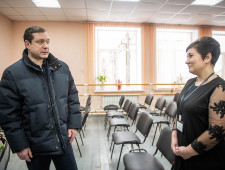 губернатор Алексей Островский проинспектировал обновленную Сычевскую детскую школу искусств - фото - 1