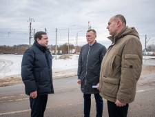 губернатор Алексей Островский осмотрел мост через реку Хмость в Кардымовском районе - фото - 1