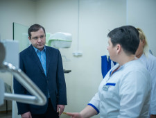 губернатор Алексей Островский ознакомился с работой доукомплектованной Кардымовской центральной районной больницы - фото - 1