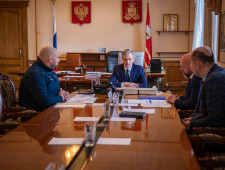 рабочая встреча врио Губернатора Василия Анохина с начальником ФКУ Упрдор Москва - Бобруйск Александром Яхнюком - фото - 1