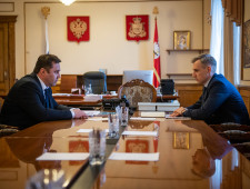 рабочая встреча врио Губернатора Василия Анохина с генеральным директором Смоленского авиационного завода Андреем Топорковым - фото - 1