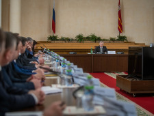 врио Губернатора Василий Анохин провел рабочее совещание с главами муниципальных образований - фото - 1