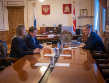 рабочая встреча врио Губернатора Василия Анохина с генеральным директором АО «Авангард» Эдуардом Епишиным - фото - 1