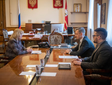 рабочая встреча врио Губернатора Василия Анохина с руководителем регионального отделения ОНФ Наталией Семенцовой - фото - 1