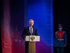 врио Губернатора Василий Анохин принял участие в торжественном мероприятии, посвященном 105-летию образования военных комиссариатов - фото - 1