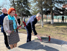 врио Губернатора Василий Анохин в День космонавтики посетил город Гагарин – родину первого космонавта планеты - фото - 1