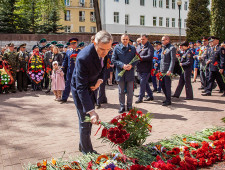 врио Губернатора Василий Анохин принял участие в памятном митинге, посвященном 78-й годовщине Великой Победы - фото - 1