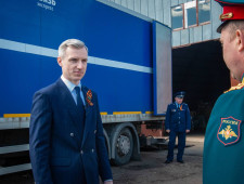 в День Победы врио Губернатора Василий Анохин принял участие в отправке гуманитарного груза в зону СВО - фото - 1