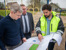 врио Губернатора Василий Анохин поручил обновить футбольное поле на стадионе «Дружба» в Духовщине - фото - 1