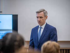 врио Губернатора Василий Анохин открыл филиал Государственного фонда поддержки участников специальной военной операции «Защитники Отечества» по Смоленской области - фото - 1