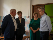 василий Анохин ввел в регионе денежные премии школьникам – победителям и призерам олимпиад - фото - 1