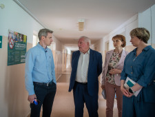 врио Губернатора Василий Анохин поручил до конца года дооснастить Глинковское отделение Ельнинской ЦРБ аппаратом ЭКГ и отремонтировать крышу - фото - 1