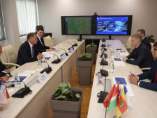 врио Губернатора Василий Анохин обсудил с председателем Правления Системного оператора Единой энергетической системы Фёдором Опадчим развитие энергосистемы региона - фото - 1