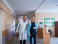 врио губернатора Василий Анохин поручил выделить средства на текущий ремонт Сафоновской ЦРБ - фото - 1