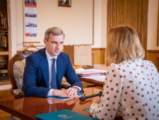 рабочая встреча врио Губернатора Василия Анохина с Уполномоченным при Президенте Российской Федерации по правам ребенка Марией Львовой-Беловой - фото - 1
