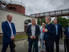 василий Анохин ознакомился с ходом строительства цеха по очистке масла компании «Агритек» в Рославльском районе - фото - 1