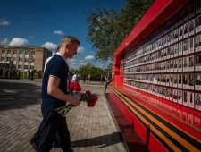 в Шумячах открыта Стена Памяти с фотографиями бойцов ВОВ - фото - 1