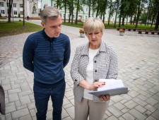 врио Губернатора Василий Анохин проверил ход благоустройства центральной части города Велижа - фото - 1