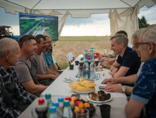 врио Губернатора Василий Анохин встретился с коллективом предприятия «КВВ-АГРО» - фото - 1