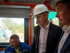 василий Анохин проверил работу нового асфальтобетонного завода - фото - 1