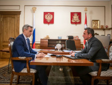 губернатор Василий Анохин назначил Петра Илюхина на должность начальника Департамента промышленности и торговли Смоленской области - фото - 1