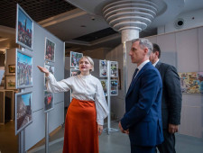 в Смоленске открыли выставку, посвященную годовщине со дня присоединения Луганской и Донецкой Народных Республик, Запорожской и Херсонской областей - фото - 1