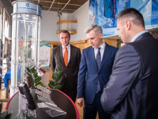 губернатор Василий Анохин поздравил машиностроителей области с профессиональным праздником - фото - 1