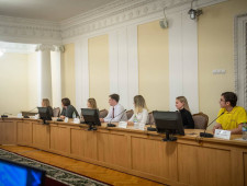 губернатор Василий Анохин встретился с комиссарами областного педагогического отряда «Крылатый» - фото - 1