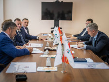 губернатор Василий Анохин подписал соглашение о сотрудничестве с руководством ПАО «Дорогобуж» - фото - 1