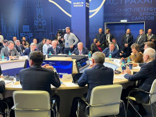 глава региона Василий Анохин выступил на губернаторской сессии Международного экспортного форума "Сделано в России" - фото - 1