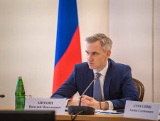 губернатор Василий Анохин поручил главам районов усилить работу аварийных бригад - фото - 1