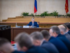 губернатор Василий Анохин провел совещание по организации уборки в муниципалитетах - фото - 1