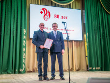 губернатор Василий Анохин поздравил коллектив областной клинической больницы с 80-летием медучреждения - фото - 1