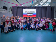 василий Анохин наградил многодетных матерей Почетным знаком Смоленской области «Материнская слава» имени Анны Тимофеевны Гагариной - фото - 1