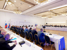 губернатор Василий Анохин принял участие в заседании комиссии Госсовета и комитета Госдумы по строительству и ЖКХ - фото - 2