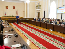 губернатор Алексей Островский принял участие в торжественной церемонии награждения активистов Общероссийской акции взаимопомощи #МыВместе - фото - 1