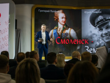 столица «северного шелка», производитель уникальных вагонов, один из лидеров инвестрейтинга: Василий Анохин на выставке «Россия» рассказал, чем гордится Смоленская область - фото - 1