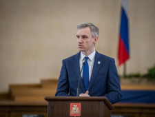 губернатор Василий Анохин поздравил сотрудников средств массовой информации с профессиональным праздником - фото - 1