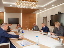 губернатор Василий Анохин обсудил с главой Минпросвещения России Сергеем Кравцовым развитие сферы образования в регионе - фото - 1